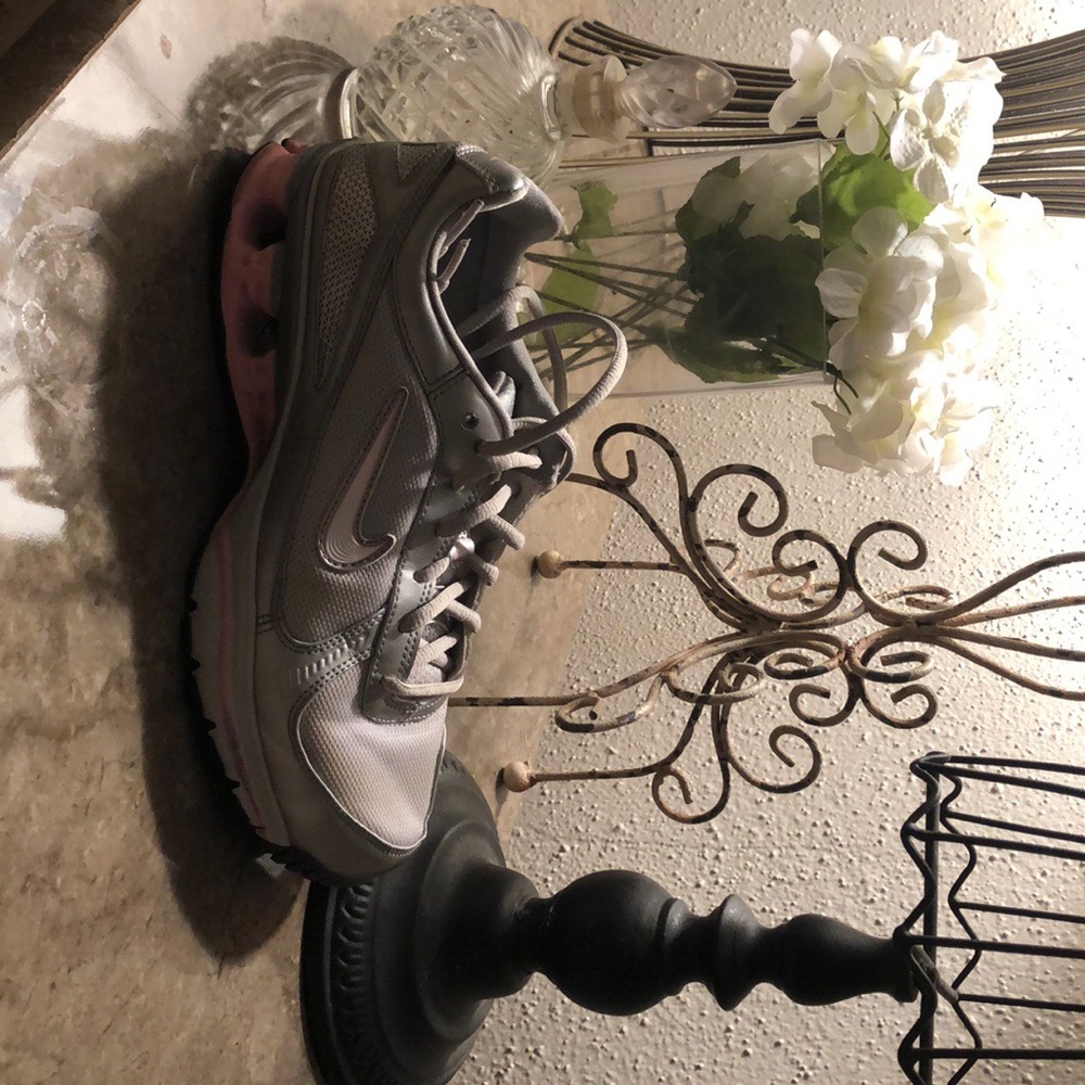 Nike women tennis shoes